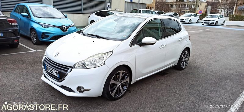 Peugeot 208 1.6 hdi 90 féline bvm5 - מכונית: תמונה 2 Peugeot 208 1.6 hdi 90 féline bvm5 - מכונית: תמונה 2