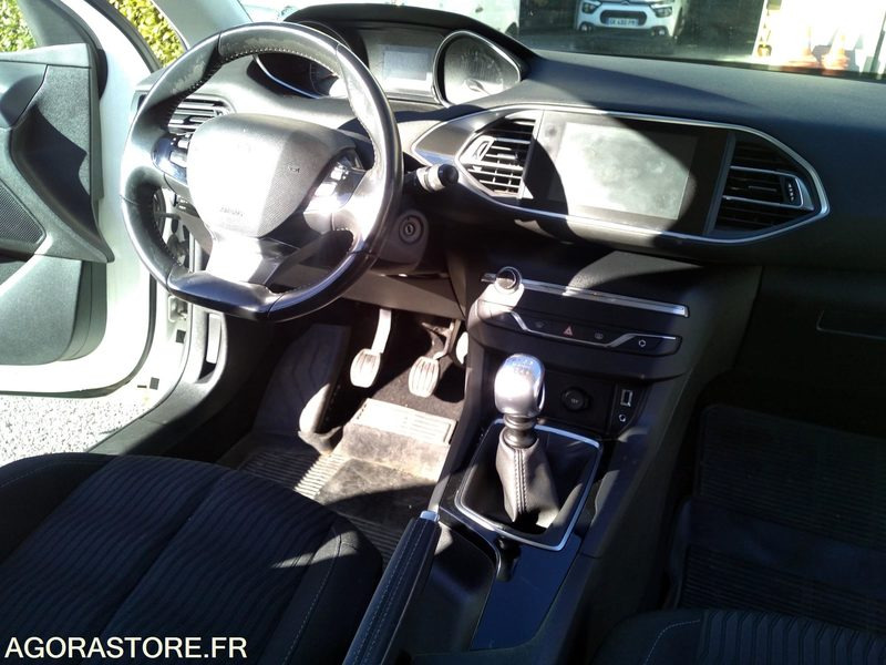 Peugeot 308 1.6 Blue Hdi 120 - 2014 - 168240 KM - מכונית: תמונה 4 Peugeot 308 1.6 Blue Hdi 120 - 2014 - 168240 KM - מכונית: תמונה 4