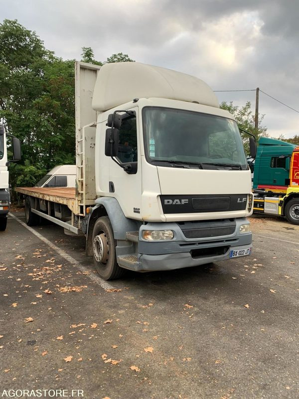 Porteur plateau DAF LF 18.250 - 2004 - 418000 Kms - משאית: תמונה 1 Porteur plateau DAF LF 18.250 - 2004 - 418000 Kms - משאית: תמונה 1