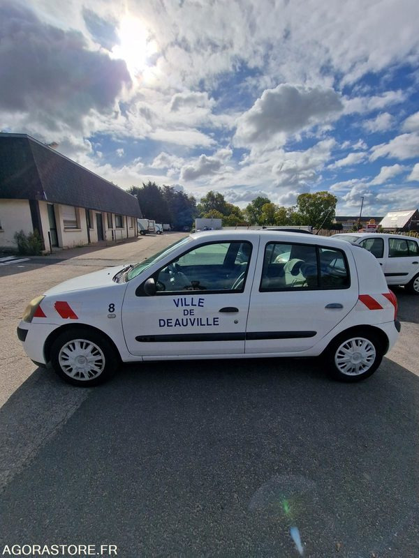 RENAULT CLIO 2 - LOT N°2 - מכונית: תמונה 3 RENAULT CLIO 2 - LOT N°2 - מכונית: תמונה 3