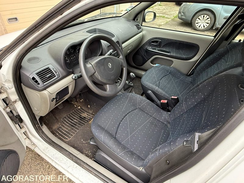 RENAULT CLIO - 2002 - 160000 KM - מכונית: תמונה 5 RENAULT CLIO - 2002 - 160000 KM - מכונית: תמונה 5