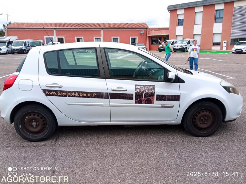 RENAULT CLIO 5 PLACES - מכונית: תמונה 2 RENAULT CLIO 5 PLACES - מכונית: תמונה 2