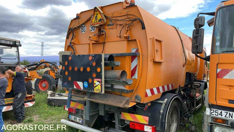 RENAULT DXI 310 - מטאטא כבישים: תמונה 2 RENAULT DXI 310 - מטאטא כבישים: תמונה 2