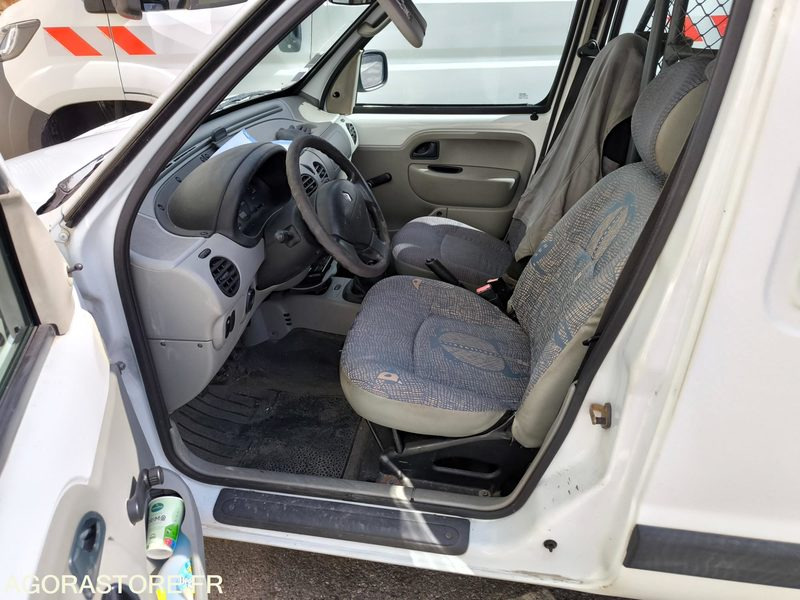 RENAULT KANGOO 122148 kms 2001 - כלי רכב מסחרי קטן: תמונה 5 RENAULT KANGOO 122148 kms 2001 - כלי רכב מסחרי קטן: תמונה 5