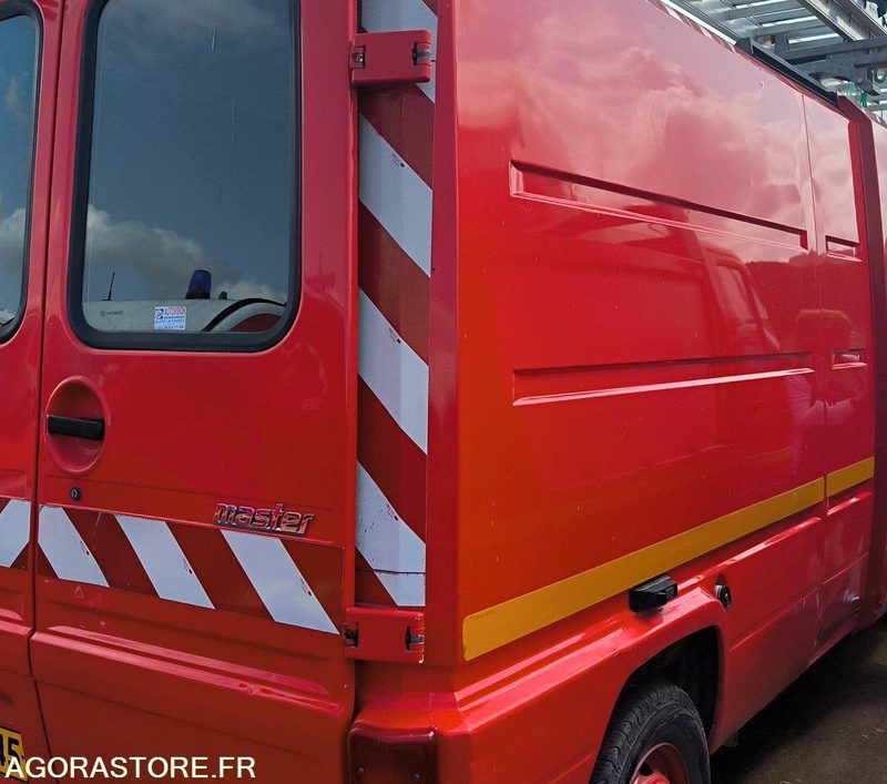 RENAULT MASTER T35 D 102714kms - 1996 - כלי רכב מסחרי עם לוח: תמונה 2 RENAULT MASTER T35 D 102714kms - 1996 - כלי רכב מסחרי עם לוח: תמונה 2