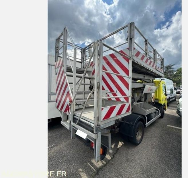 RENAULT MAXITY 2.5l 130CV NACELLE PASSERELLE ELEVATRICE - כלי רכב מסחרי: תמונה 4 RENAULT MAXITY 2.5l 130CV NACELLE PASSERELLE ELEVATRICE - כלי רכב מסחרי: תמונה 4