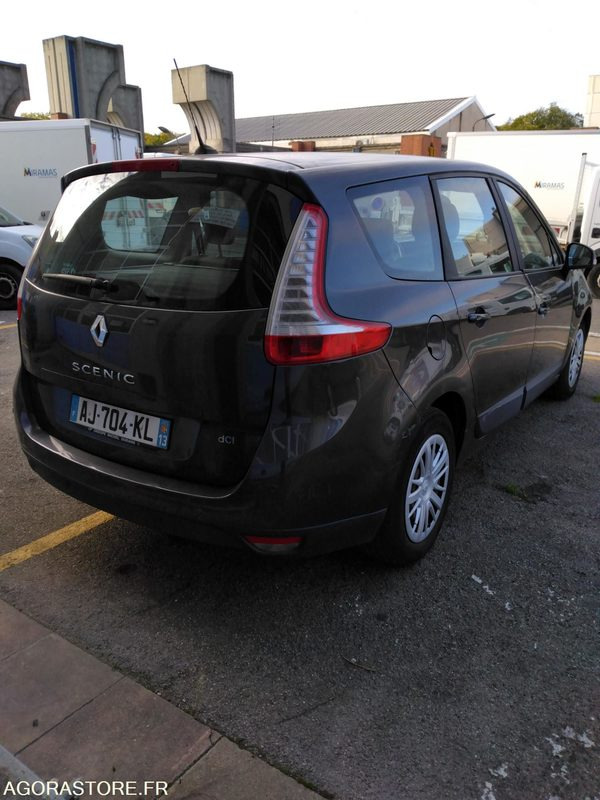 RENAULT SCENIC 1.9 DIESEL - מכונית: תמונה 2 RENAULT SCENIC 1.9 DIESEL - מכונית: תמונה 2