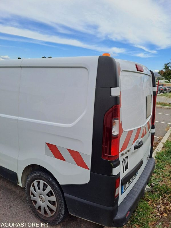 RENAULT Trafic VU 4p Fourgon FG-GCF L1 - 2015 - 313823 KM - P1511325 - כלי רכב מסחרי עם לוח: תמונה 3 RENAULT Trafic VU 4p Fourgon FG-GCF L1 - 2015 - 313823 KM - P1511325 - כלי רכב מסחרי עם לוח: תמונה 3