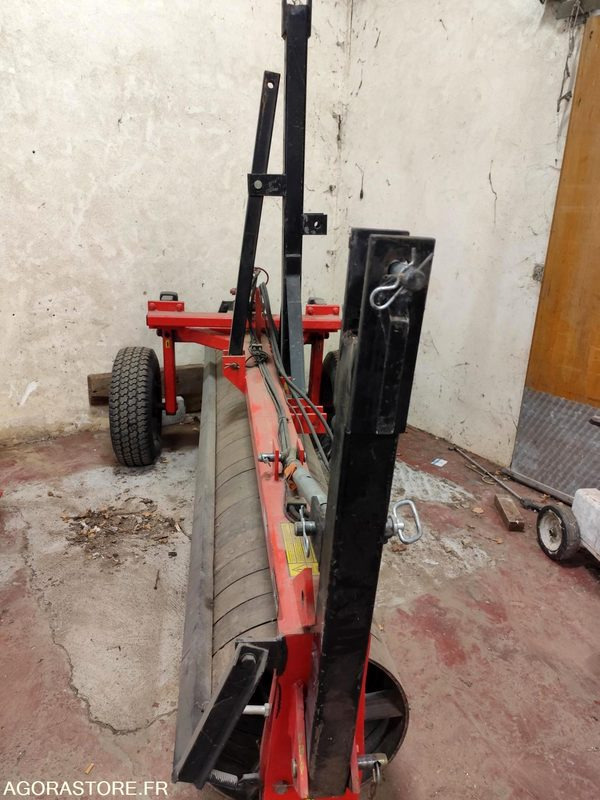 ROULEAU QUIVOGNE RSR 300 TRES PEU SERVI ANNEE 2003 - ציוד לגינה: תמונה 1 ROULEAU QUIVOGNE RSR 300 TRES PEU SERVI ANNEE 2003 - ציוד לגינה: תמונה 1