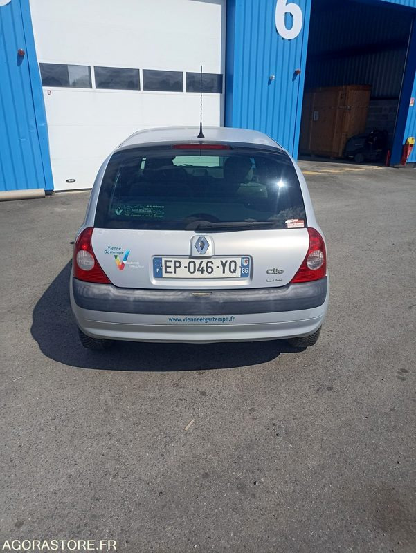 Renault Clio 2 1.5 dCi - 107100kms - 2004 - מכונית: תמונה 4 Renault Clio 2 1.5 dCi - 107100kms - 2004 - מכונית: תמונה 4