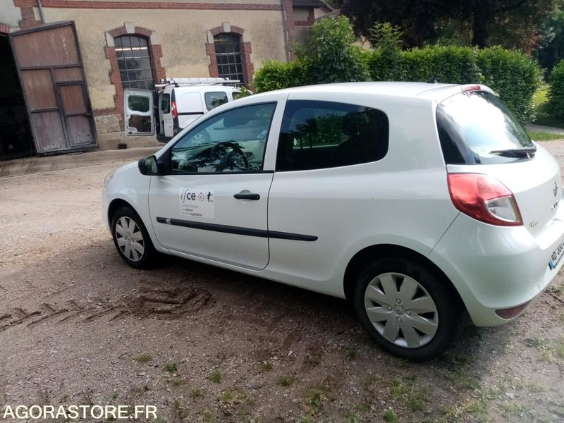 Renault Clio III 2 places 1.5 L Diesel - 211 000km - מכונית: תמונה 5 Renault Clio III 2 places 1.5 L Diesel - 211 000km - מכונית: תמונה 5