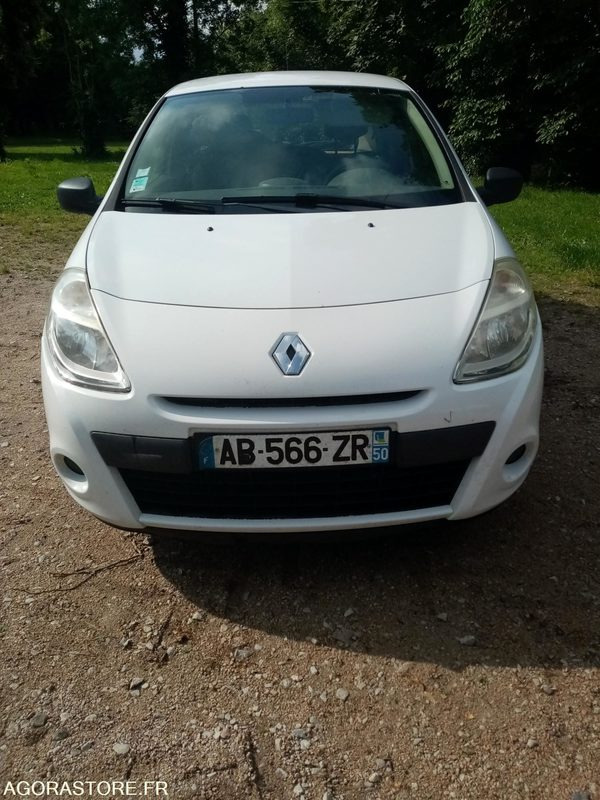 Renault Clio III 2 places 1.5 L Diesel - 211 000km - מכונית: תמונה 1 Renault Clio III 2 places 1.5 L Diesel - 211 000km - מכונית: תמונה 1
