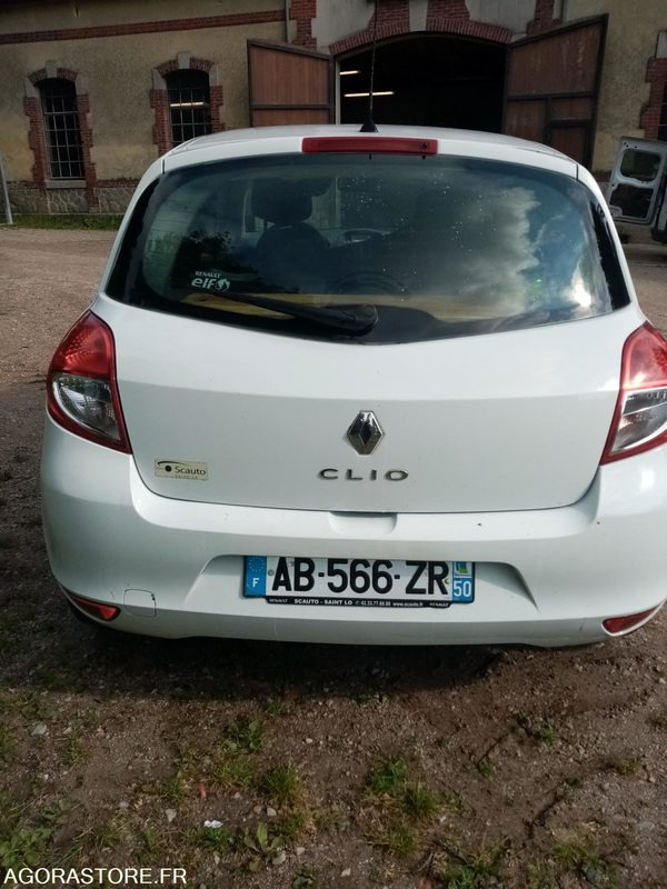 Renault Clio III 2 places 1.5 L Diesel - 211 000km - מכונית: תמונה 4 Renault Clio III 2 places 1.5 L Diesel - 211 000km - מכונית: תמונה 4
