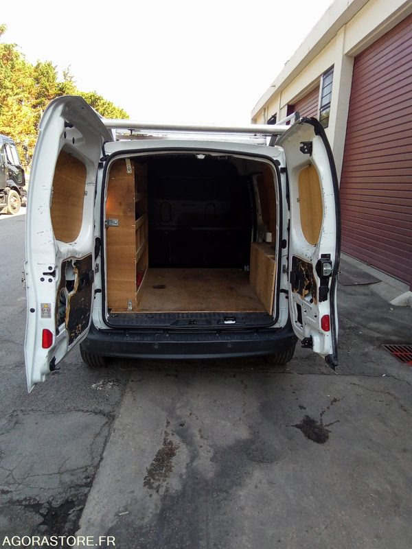Renault Kangoo 1.5 dci 90 CV 159648 kms clim gps - כלי רכב מסחרי קטן: תמונה 5 Renault Kangoo 1.5 dci 90 CV 159648 kms clim gps - כלי רכב מסחרי קטן: תמונה 5