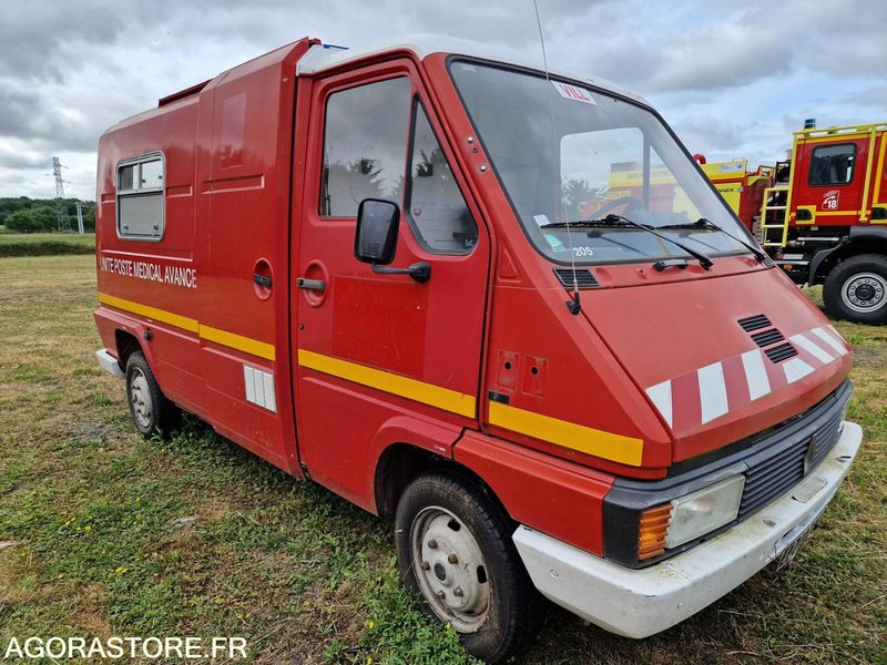 Renault Master -4244QP36 - כלי רכב מסחרי עם לוח: תמונה 2 Renault Master -4244QP36 - כלי רכב מסחרי עם לוח: תמונה 2