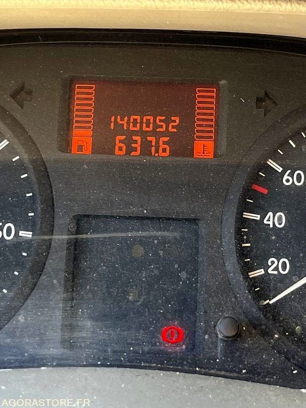 כלי רכב מסחרי עם לוח Renault Master: תמונה 9