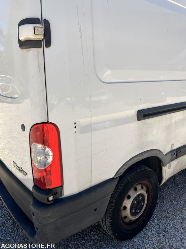 כלי רכב מסחרי עם לוח Renault Master: תמונה 13