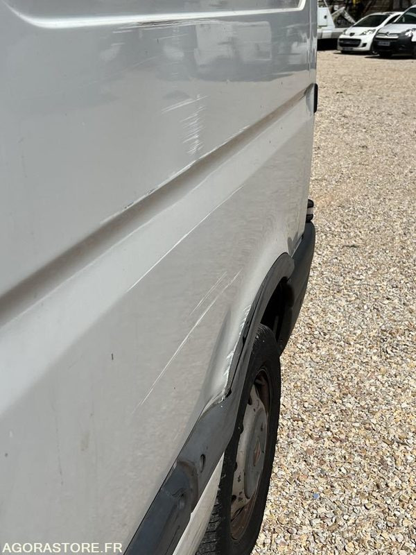 כלי רכב מסחרי עם לוח Renault Master: תמונה 11