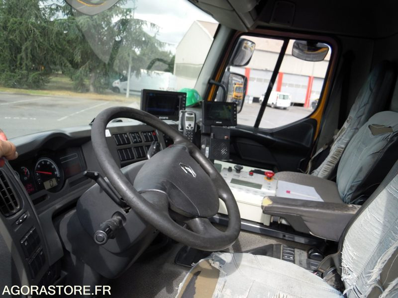 Renault Premium 380 6x2 DXI 11 équipé d'une benne SEMAT OM Série 14000 - משאית אשפה: תמונה 3 Renault Premium 380 6x2 DXI 11 équipé d'une benne SEMAT OM Série 14000 - משאית אשפה: תמונה 3