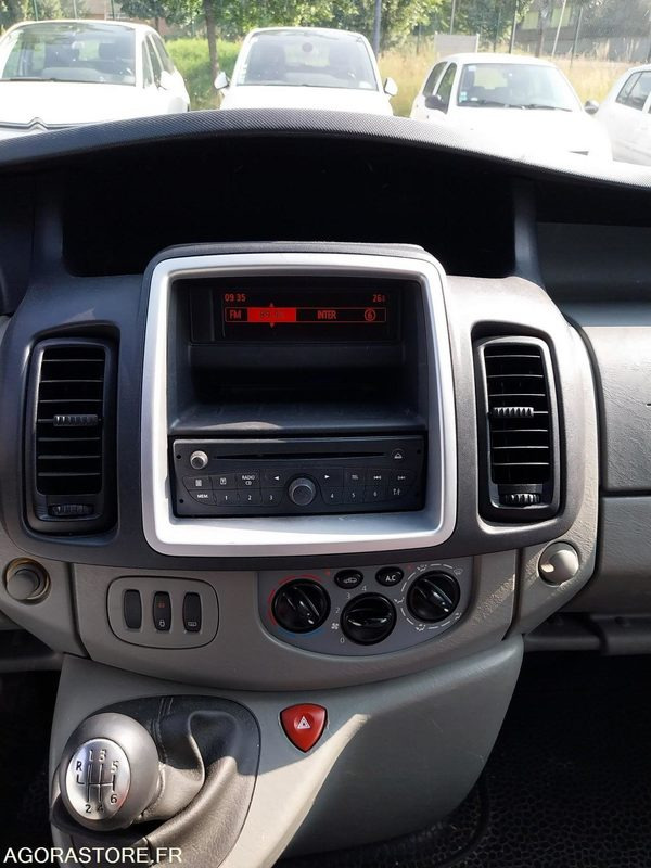 Renault Trafic 9 places DA-953-LM de 2013 avec 135 698 kms - מיניבוס, כלי רכב מסחרי לנוסעים: תמונה 4 Renault Trafic 9 places DA-953-LM de 2013 avec 135 698 kms - מיניבוס, כלי רכב מסחרי לנוסעים: תמונה 4