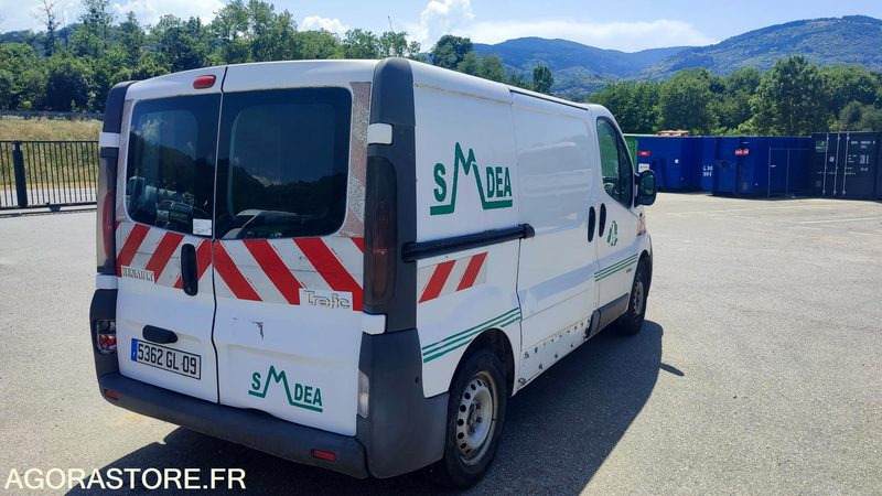 Renault Trafic - כלי רכב מסחרי עם לוח: תמונה 3 Renault Trafic - כלי רכב מסחרי עם לוח: תמונה 3