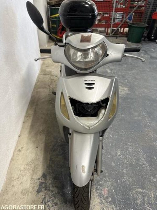 SCOOTER HONDA SH125 - 2001 - 24167KM - 1087GF2A - אופנוע: תמונה 4 SCOOTER HONDA SH125 - 2001 - 24167KM - 1087GF2A - אופנוע: תמונה 4