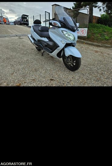 SUZUKI BURGMAN 650 CM3 EXECUTIVE - 2017 - 22 500km - אופנוע: תמונה 4 SUZUKI BURGMAN 650 CM3 EXECUTIVE - 2017 - 22 500km - אופנוע: תמונה 4