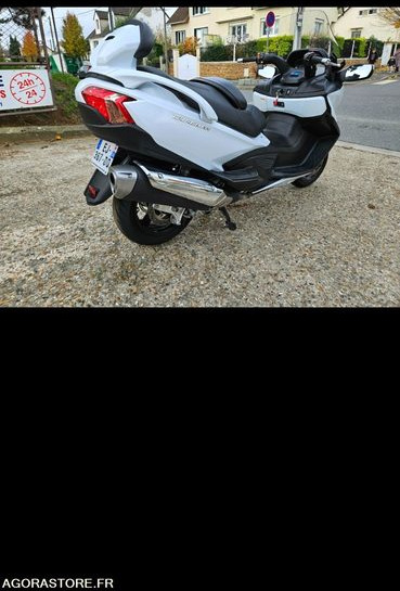 SUZUKI BURGMAN 650 CM3 EXECUTIVE - 2017 - 22 500km - אופנוע: תמונה 5 SUZUKI BURGMAN 650 CM3 EXECUTIVE - 2017 - 22 500km - אופנוע: תמונה 5