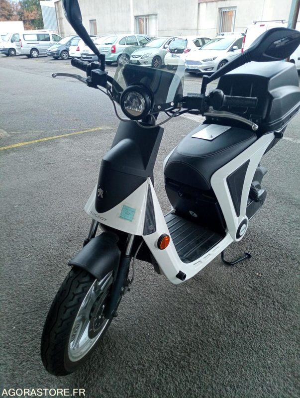Scooter électrique Peugeot Genzee - אופנוע: תמונה 1 Scooter électrique Peugeot Genzee - אופנוע: תמונה 1