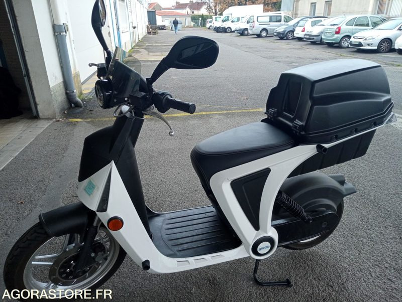 Scooter électrique Peugeot Genzee - אופנוע: תמונה 2 Scooter électrique Peugeot Genzee - אופנוע: תמונה 2