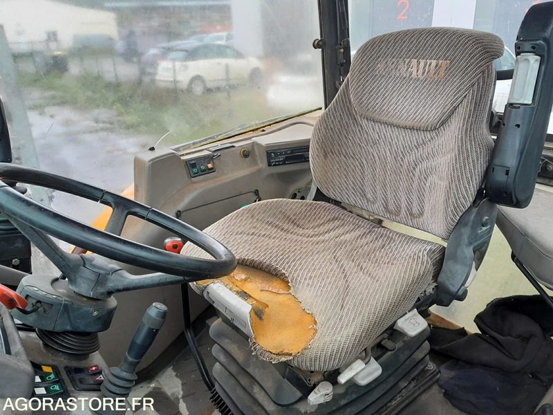 TRACTEUR RENAULT ERGOS446 avec chargeur FAUCHEUX F26R 7580h - טרקטור חקלאי: תמונה 5 TRACTEUR RENAULT ERGOS446 avec chargeur FAUCHEUX F26R 7580h - טרקטור חקלאי: תמונה 5
