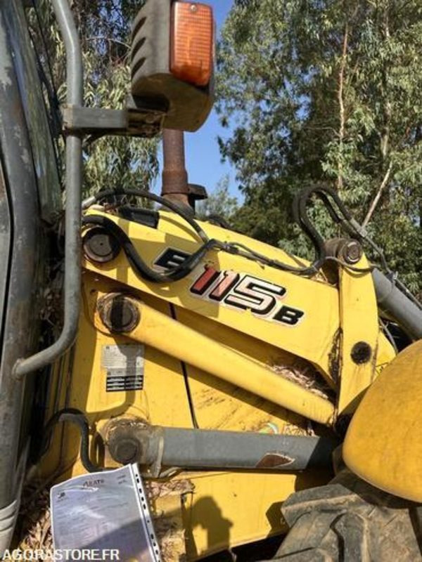 מחפרון TRACTOPELLE NEW HOLLAND B115B - 3601H - 2008: תמונה 10