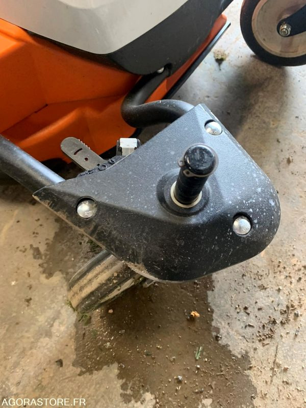 Tondeuse STIHL - מכסחת גינה: תמונה 4 Tondeuse STIHL - מכסחת גינה: תמונה 4