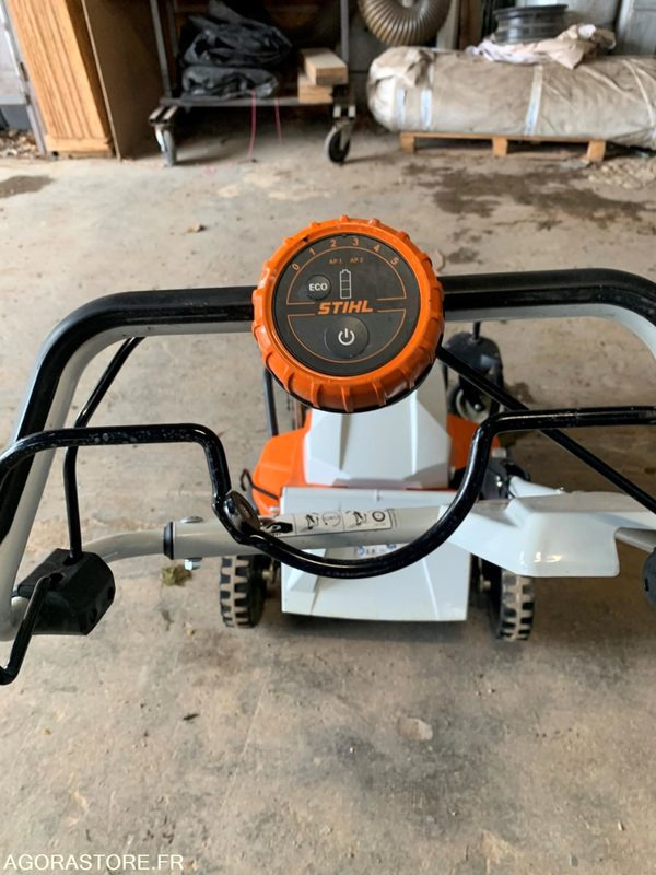 Tondeuse STIHL - מכסחת גינה: תמונה 2 Tondeuse STIHL - מכסחת גינה: תמונה 2