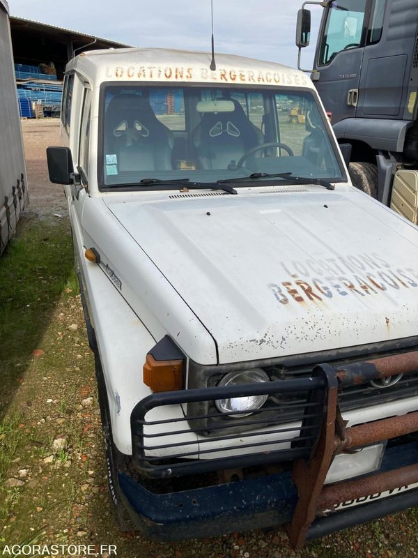 Toyota 4X4 HZJ 75 - SUV: תמונה 2 Toyota 4X4 HZJ 75 - SUV: תמונה 2