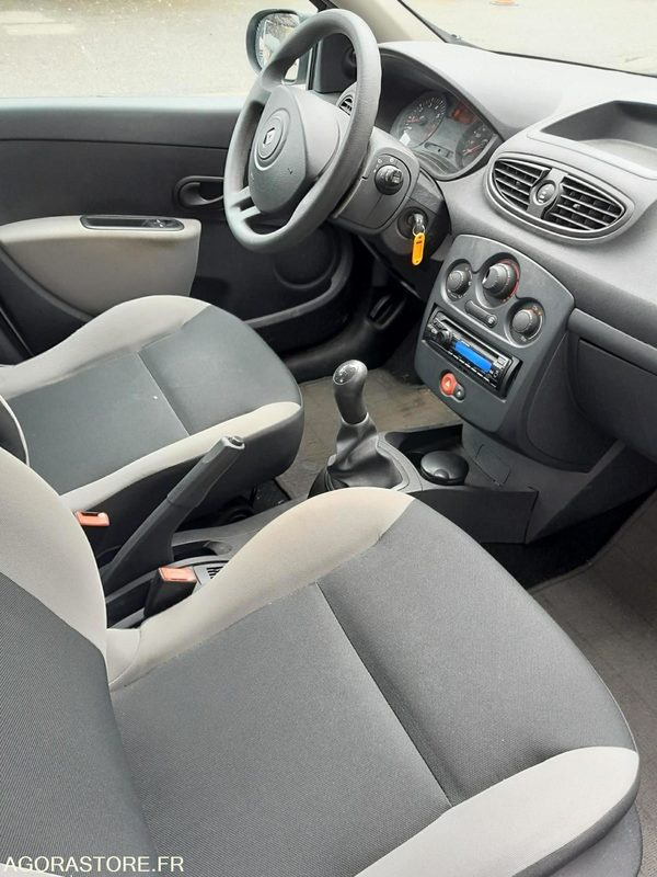 Très belle Renault Clio 2010 Essence/GPL - מכונית: תמונה 4 Très belle Renault Clio 2010 Essence/GPL - מכונית: תמונה 4