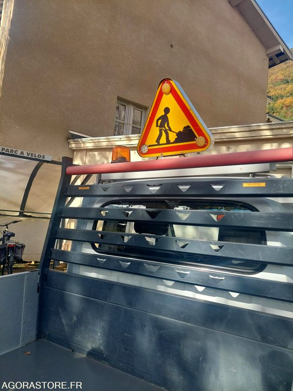 Tri-benne Giotti Victoria Gladiator Essence - כלי רכב מסחרי מזהיר: תמונה 5 Tri-benne Giotti Victoria Gladiator Essence - כלי רכב מסחרי מזהיר: תמונה 5