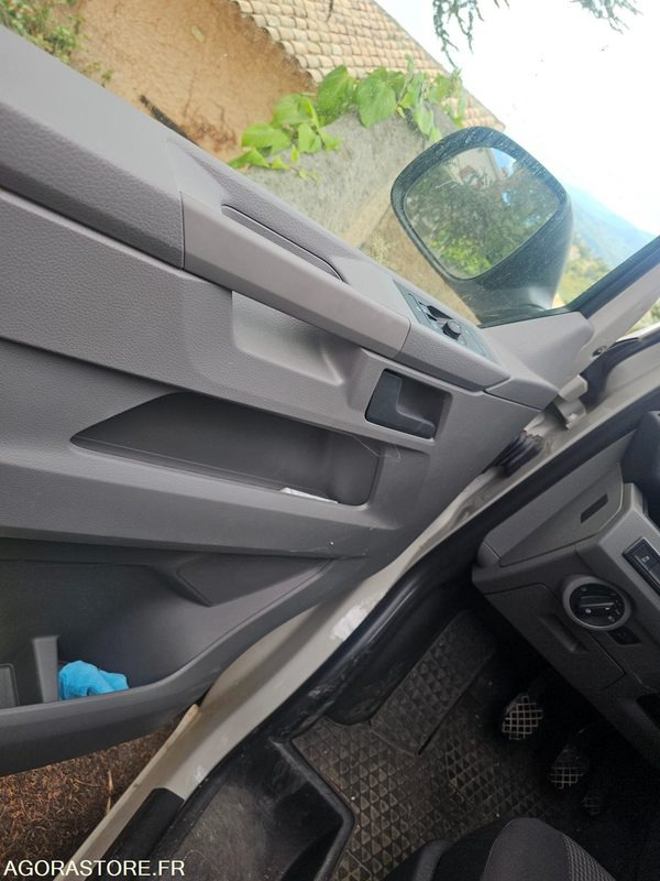 VOLKSWAGEN Transporter 9 Places - 2024 - 4000 KM - מיניבוס, כלי רכב מסחרי לנוסעים: תמונה 5 VOLKSWAGEN Transporter 9 Places - 2024 - 4000 KM - מיניבוס, כלי רכב מסחרי לנוסעים: תמונה 5