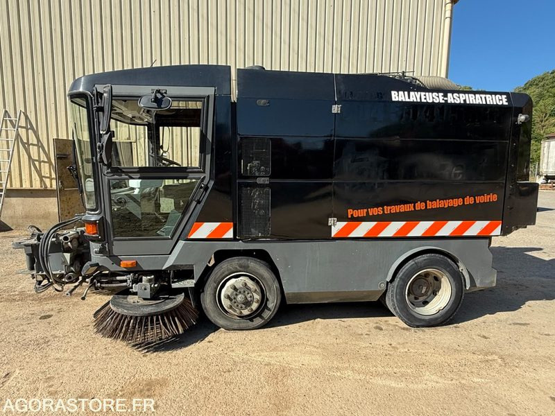 Balayeuse aspiratrice MATHIEUX C 560-2003-6077 Heures - מטאטא כבישים: תמונה 2 Balayeuse aspiratrice MATHIEUX C 560-2003-6077 Heures - מטאטא כבישים: תמונה 2