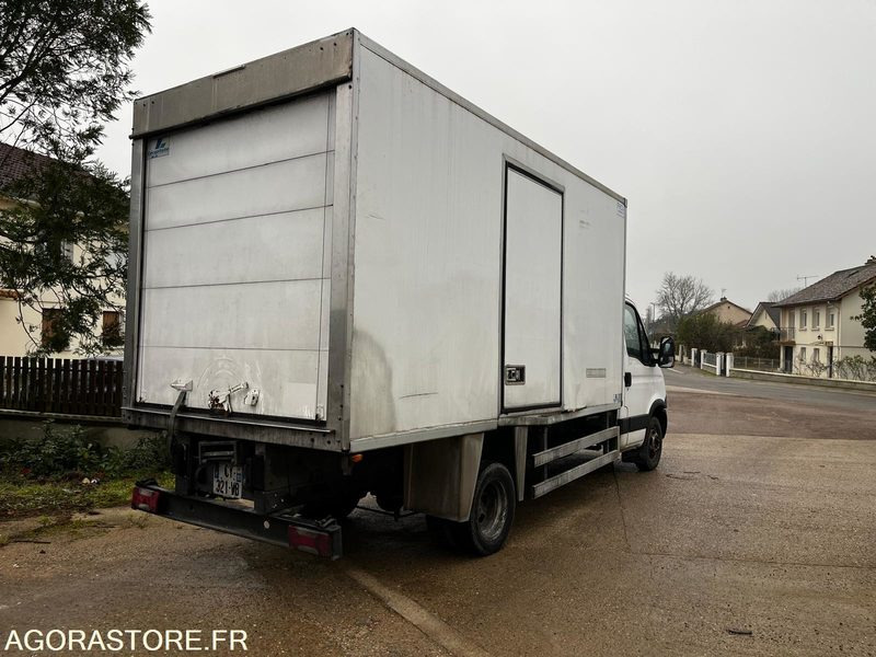 Iveco 35c13 frigorifique 185000km 2013 - כלי רכב מסחרי לקירור: תמונה 4 Iveco 35c13 frigorifique 185000km 2013 - כלי רכב מסחרי לקירור: תמונה 4