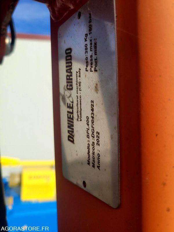 Lève sac - מכונה חקלאית: תמונה 2 Lève sac - מכונה חקלאית: תמונה 2