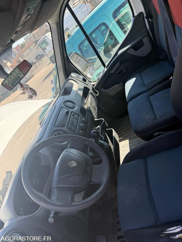 Renault master gazole 60156kms 2014 - כלי רכב מסחרי מזהיר: תמונה 3 Renault master gazole 60156kms 2014 - כלי רכב מסחרי מזהיר: תמונה 3
