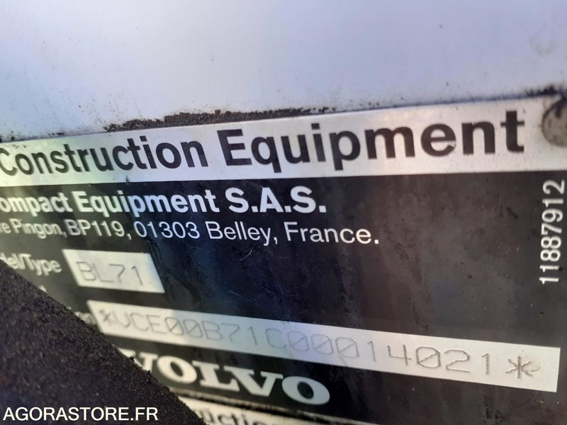 Tractopelle 4x4 volvo bl71 - מחפרון: תמונה 5 Tractopelle 4x4 volvo bl71 - מחפרון: תמונה 5