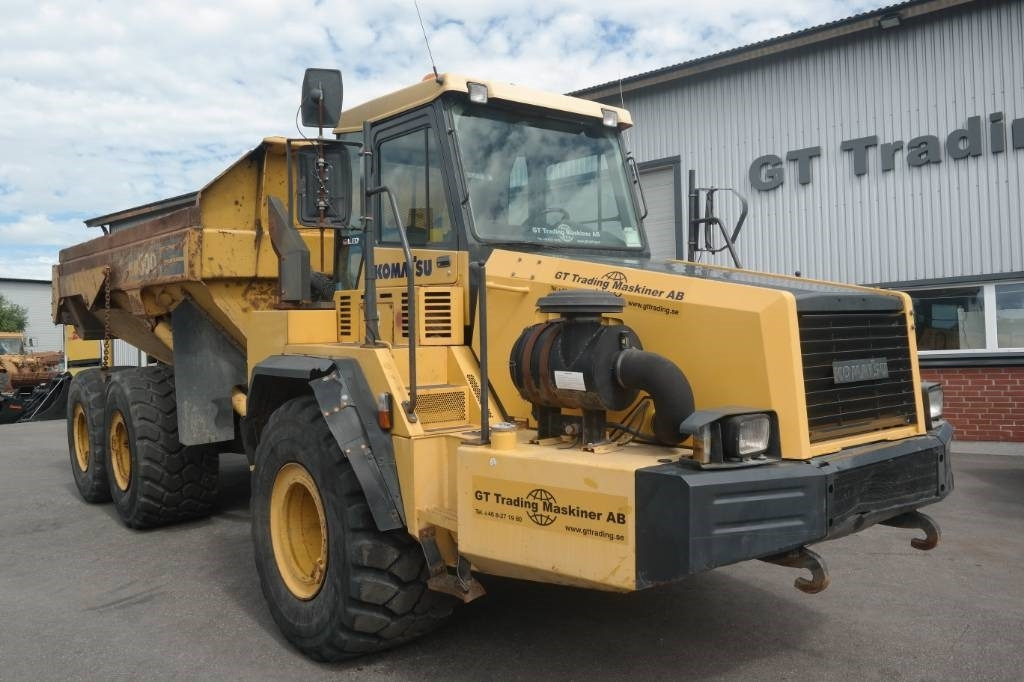 Komatsu HM300-1 - מסיר פסולת מפרקי: תמונה 1 Komatsu HM300-1 - מסיר פסולת מפרקי: תמונה 1