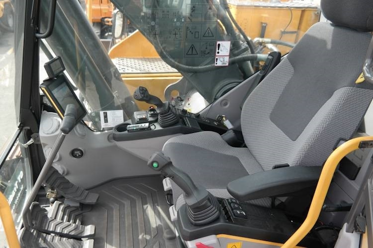 Volvo EC220 E *Uthyres* - מחפר סורק: תמונה 3 Volvo EC220 E *Uthyres* - מחפר סורק: תמונה 3