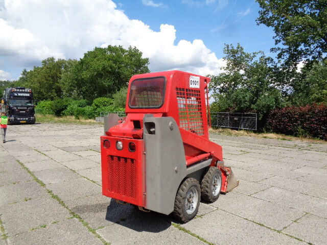 Gehl 1640 - מעמיס היגוי החלקה: תמונה 4 Gehl 1640 - מעמיס היגוי החלקה: תמונה 4