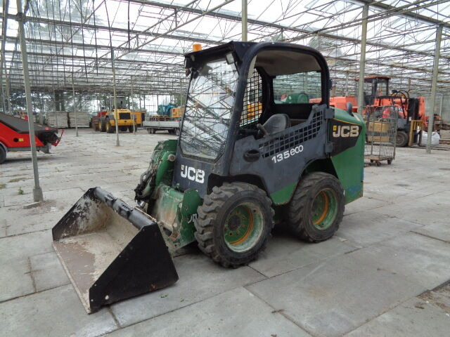 JCB 135 R - מעמיס היגוי החלקה: תמונה 1 JCB 135 R - מעמיס היגוי החלקה: תמונה 1