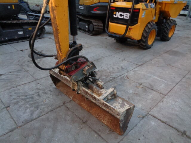 מיני מחפר JCB 8018: תמונה 6