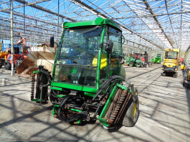 John Deere 3235C - מכסחת גינה: תמונה 2 John Deere 3235C - מכסחת גינה: תמונה 2