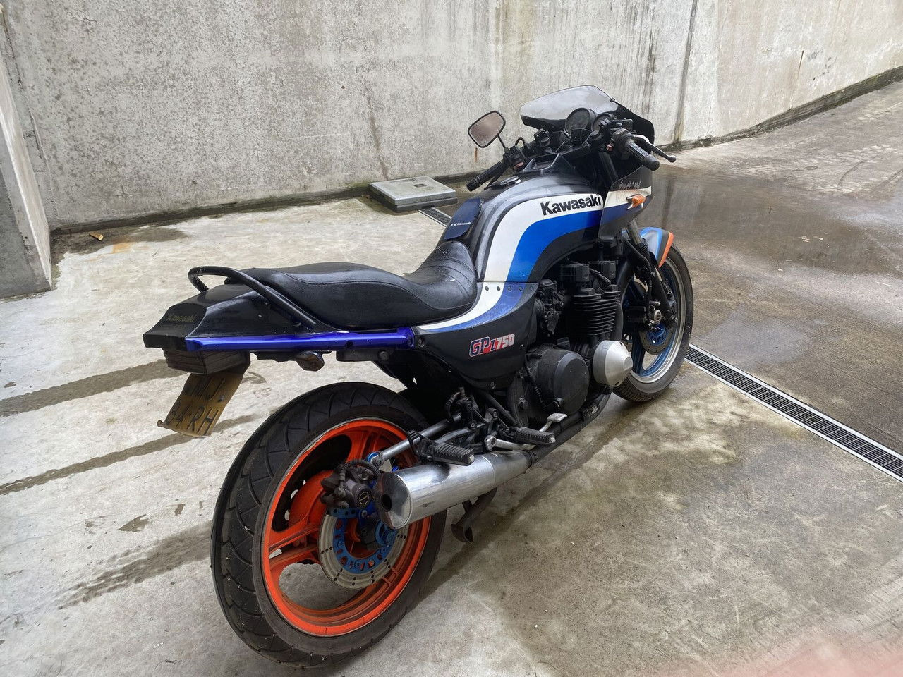 Kawasaki GPZ 750 - אופנוע: תמונה 5 Kawasaki GPZ 750 - אופנוע: תמונה 5